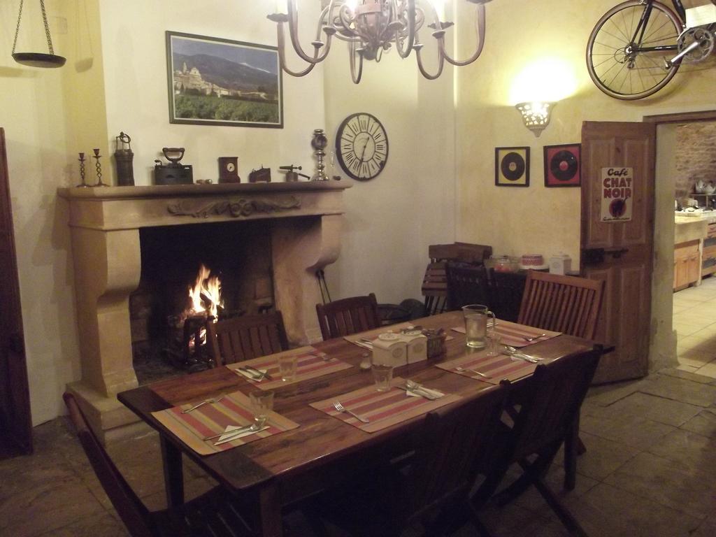 Chambres Et Table D'Hotes Au Brabo Mormoiron Dış mekan fotoğraf